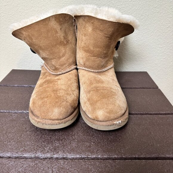 UGG Bailey Button Short Shearling Boots Booties Classic Chestnut Color - size 8 - Picture 6 of 11